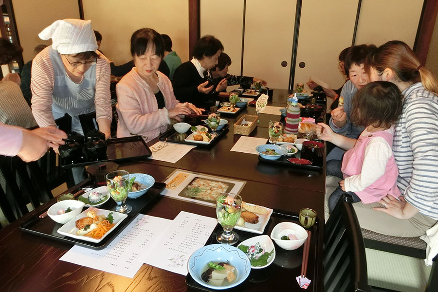 写真：夢空間松代のまちと心を育てる会 「ワンデイシェフ・レストラン」